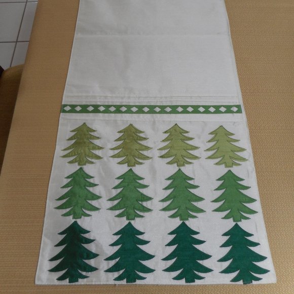 NWT DOMAIN Holiday Christmas Table Runner Tree - Picture 2 of 10